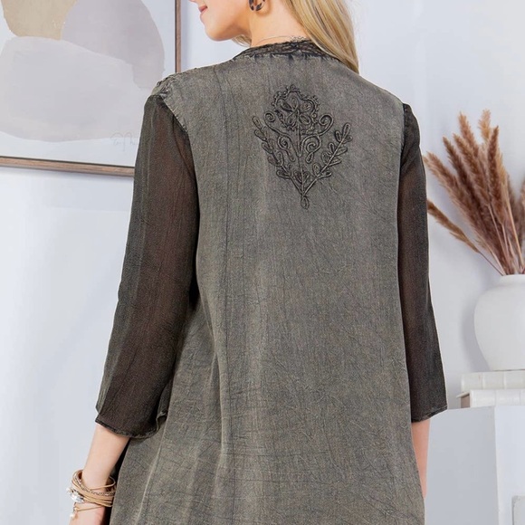 Textured Embroidered Patchwork Cardigan NWT Size M - Picture 3 of 11